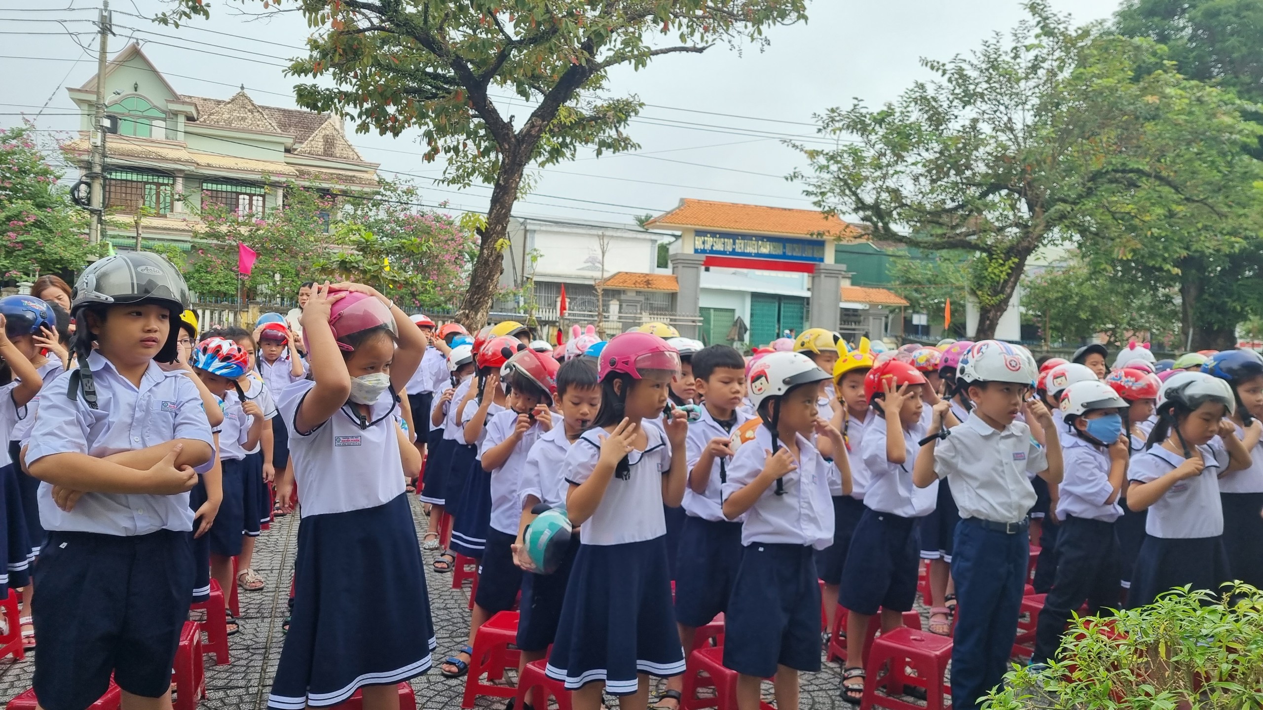 HỘI THI TUYÊN TUYỀN GIÁO DỤC AN TOÀN GIAO THÔNG – HỌC SINH