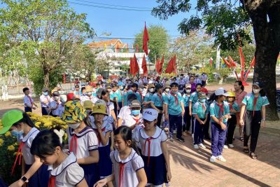 TIẾT HỌC TRẢI NGHIỆM CỦA HỌC SINH TRƯỜNG TIỂU HỌC NGUYỄN NGHIÊM THAM QUAN TRỤ SỞ ỦY BAN NHÂN DÂN PHƯỜNG